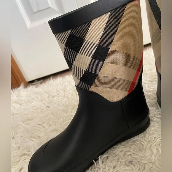 Girls Burberry boots